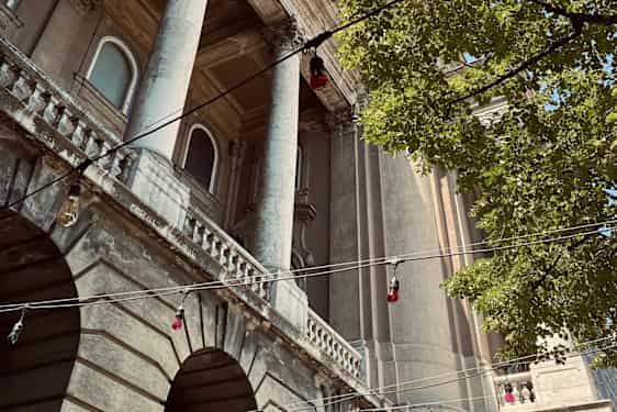 Budan linnan seinää