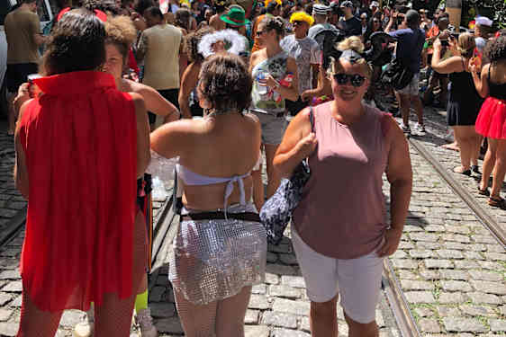 Jessica karnevaalikulkueessa