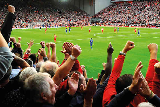 Liverpoolin faneja Anfieldillä