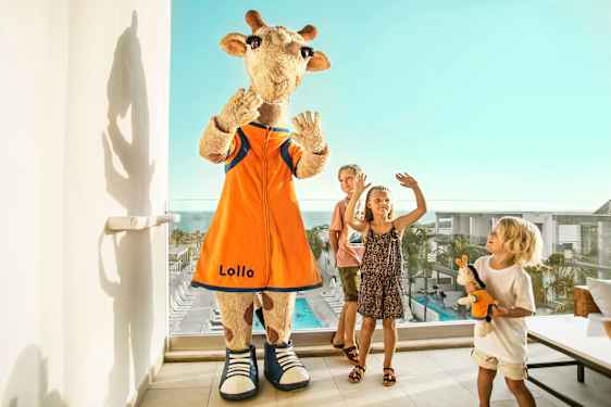 Lollon vierailu hotellihuoneessa