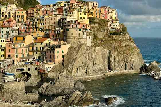 Manarola, Cinque Terre. Foto: Unsplash, Claudio Poggio