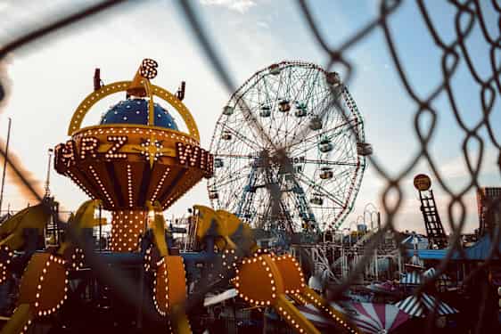 Huvipuistolaitteita, Coney Island. Kuva: Unsplash