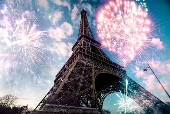 Valoshow ja Eiffel-torni