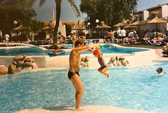 Minni perhelomalla Rodoksella