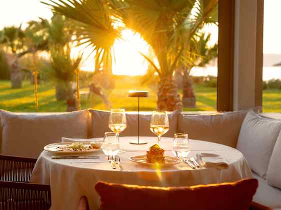 Katettu pöytä Sunprime Platanias Beach -hotellissa