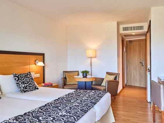 Zafiro Tropic -hotellin kaksion makuuhuone