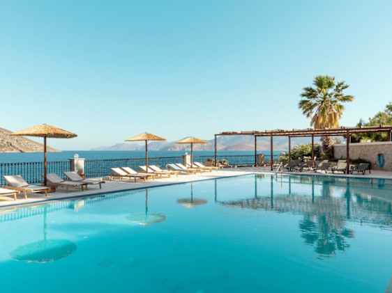 Elena Apartments -hotellin allasalue