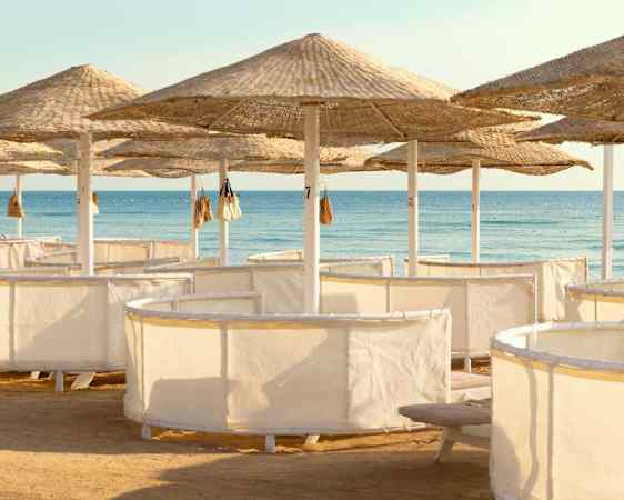 Makadi Span ranta ja aurinkotuolit