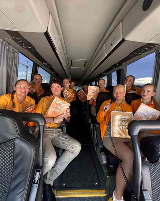 Matkaoppaat bussissa