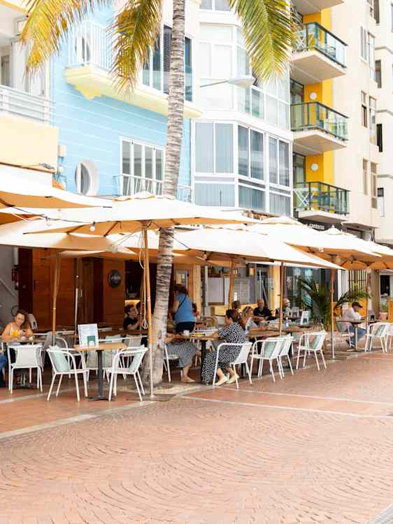 Ravintola Las Palmasissa, ulkoa kuvattuna