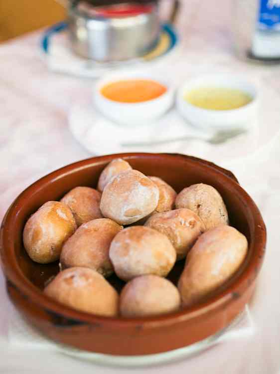 Papas arrugadas ja mojo-kastike