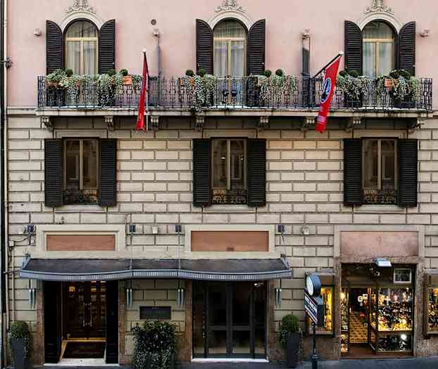 Rakennuksessa on klassinen julkisivu, parvekkeet ja kukkaistutukset. (Tekoälyn luoma teksti)