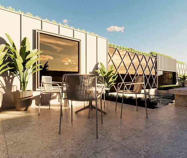 Terassi, jossa on pöytiä, tuoleja ja suuria ruukkukasveja uima-altaan vieressä. (Tekoälyn luoma teksti)