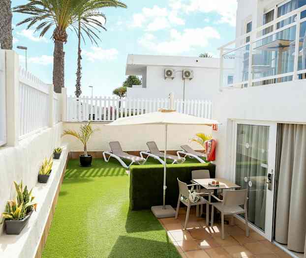 Kaksio, jossa on joko parveke tai terassi