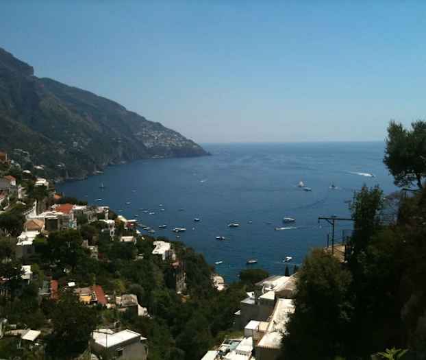 Näkymä rannalle/valtamerelle