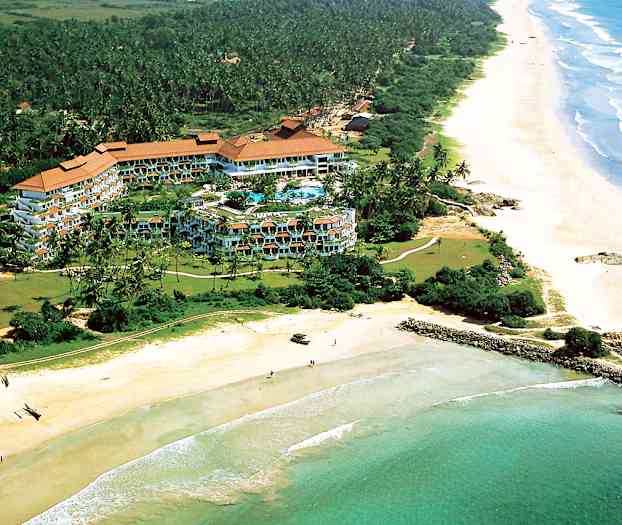 Ranta ja Intian valtameri hotellialueen edustalla