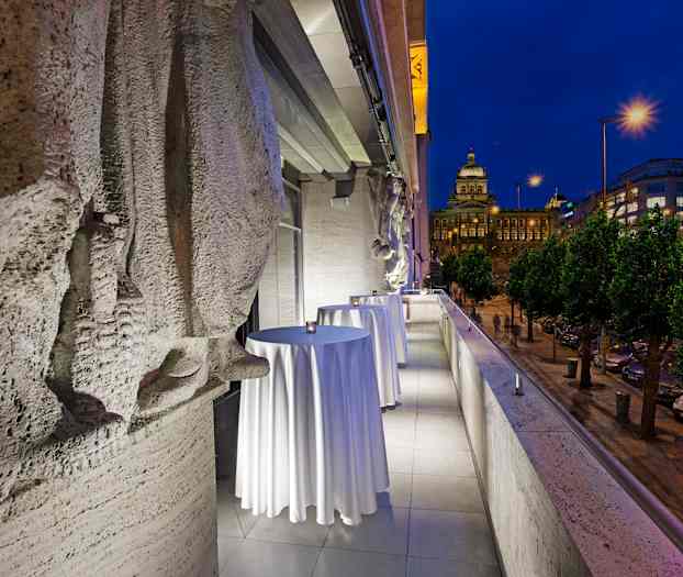 Keskeinen sijainti tunnetun Václavin aukion laidalla