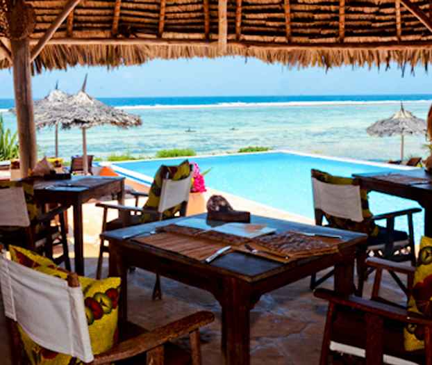 Altanan vieressä sijaitseva baari ja ravintola