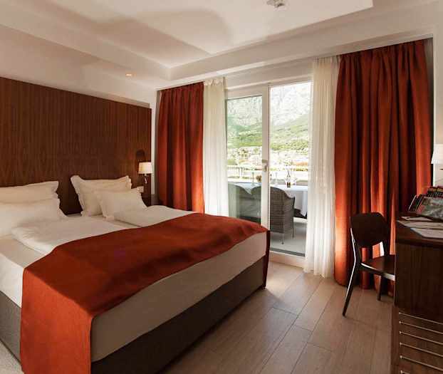 Kahden hengen huone, parveke