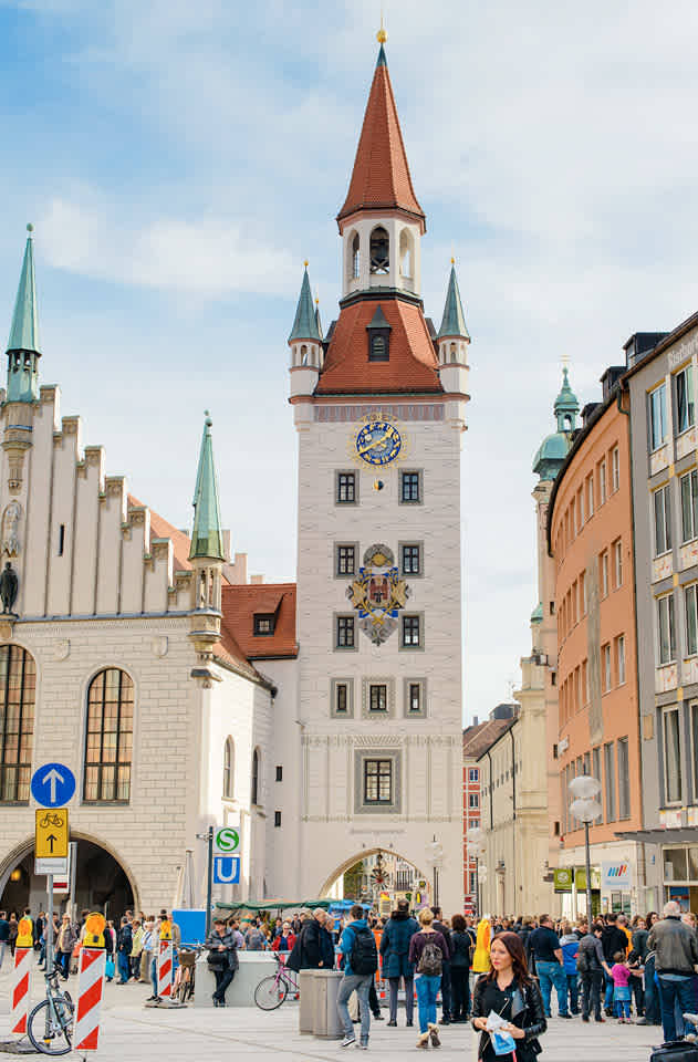 Altes Rathaus -raatihuone Marienplatz-aukiolla Münchenissä