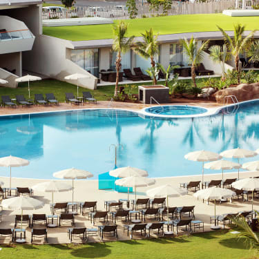 Radisson Blu Resort & Spa Mogan -hotellin allasalue