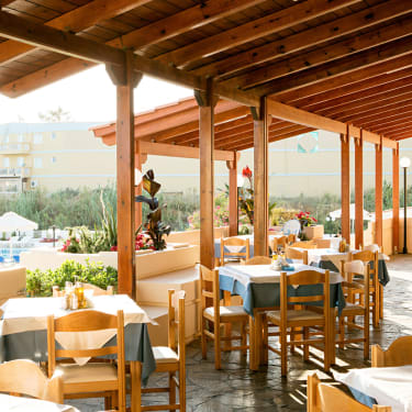 Hotel Albatross, Maleme