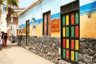 Värikäs Santa Marian kylä