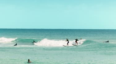 Kaksi surffaajaa Kap Verdellä