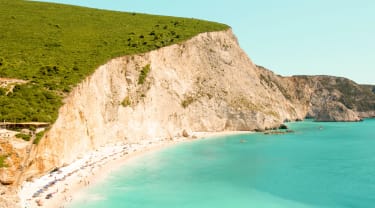 Vackra, soldränkta kuster i Grekland