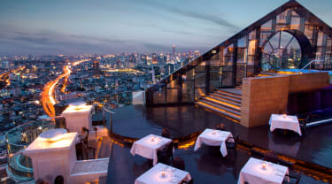 Hotellin kattoterassi Bangkokissa