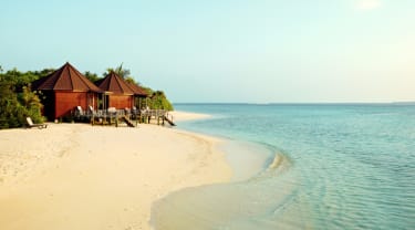 Maldiivit - paratiisisaaren rantaa