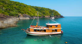 MV Phuket Champagne -veneellä merellä