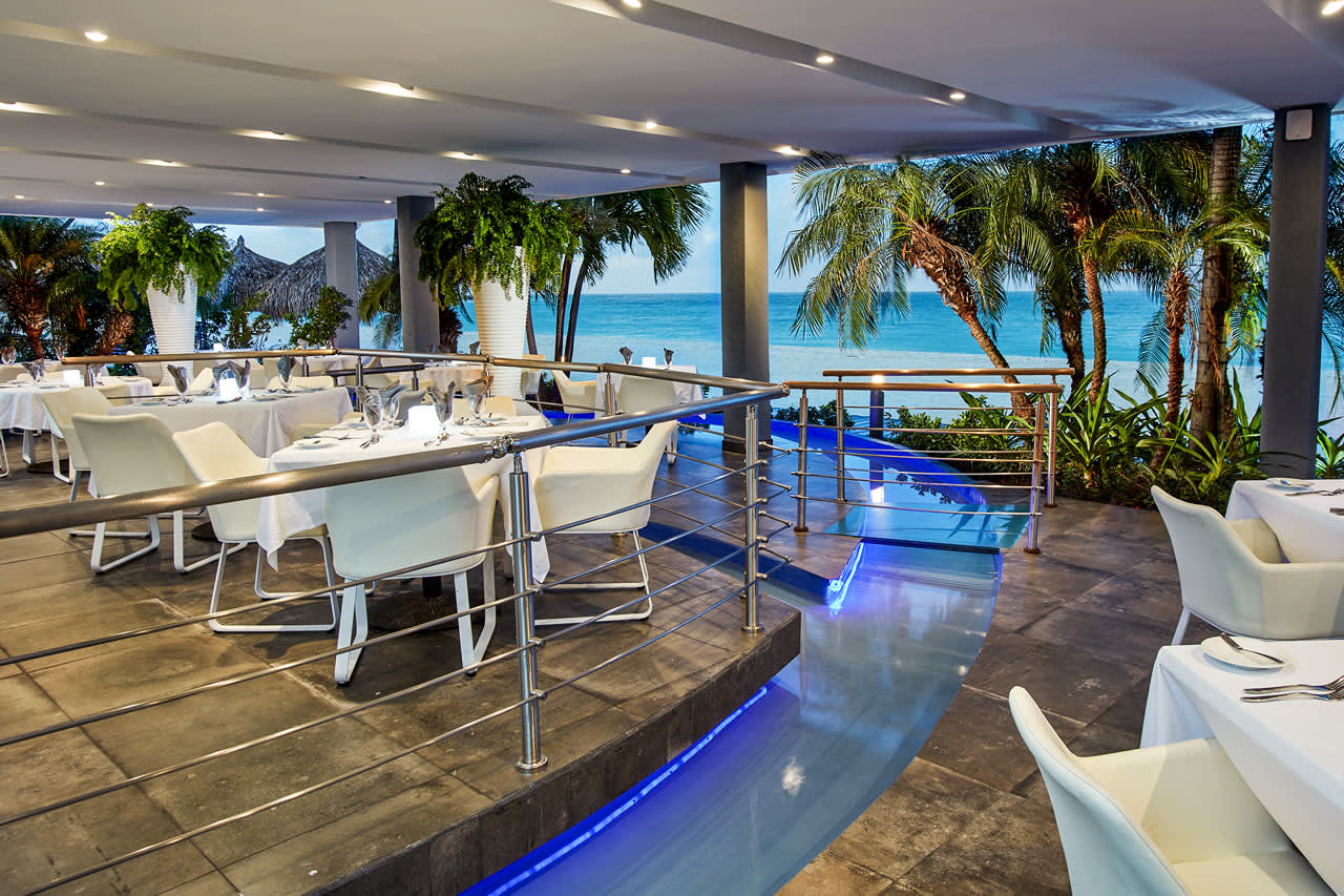 À la carte -ravintola New Red Parrot Divi Aruba All Inclusive -hotellissa