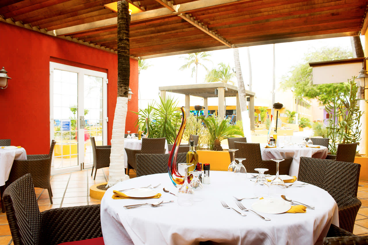 À la carte -ravintola Paparazzi Tamarijn Aruba All Inclusive -hotellissa
