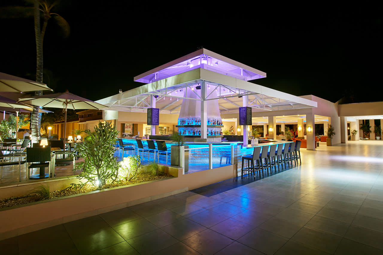 Tamarijn Aruba All Inclusive -hotellin baari