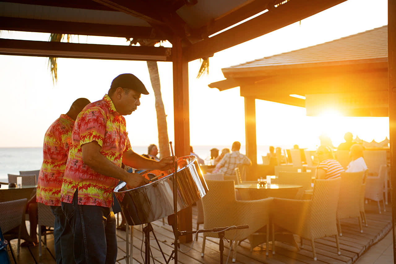 Divi Aruba All Inclusive -naapurihotellissa järjestetään elävää musiikkia useampana iltana viikossa
