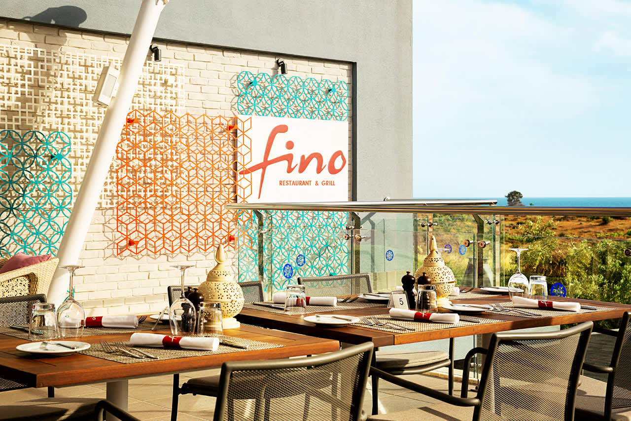 Fino Restaurant & Grill -ravintola on muuttanut parempaan paikkaan kattoterassille, josta avautuvat hienot näköalat