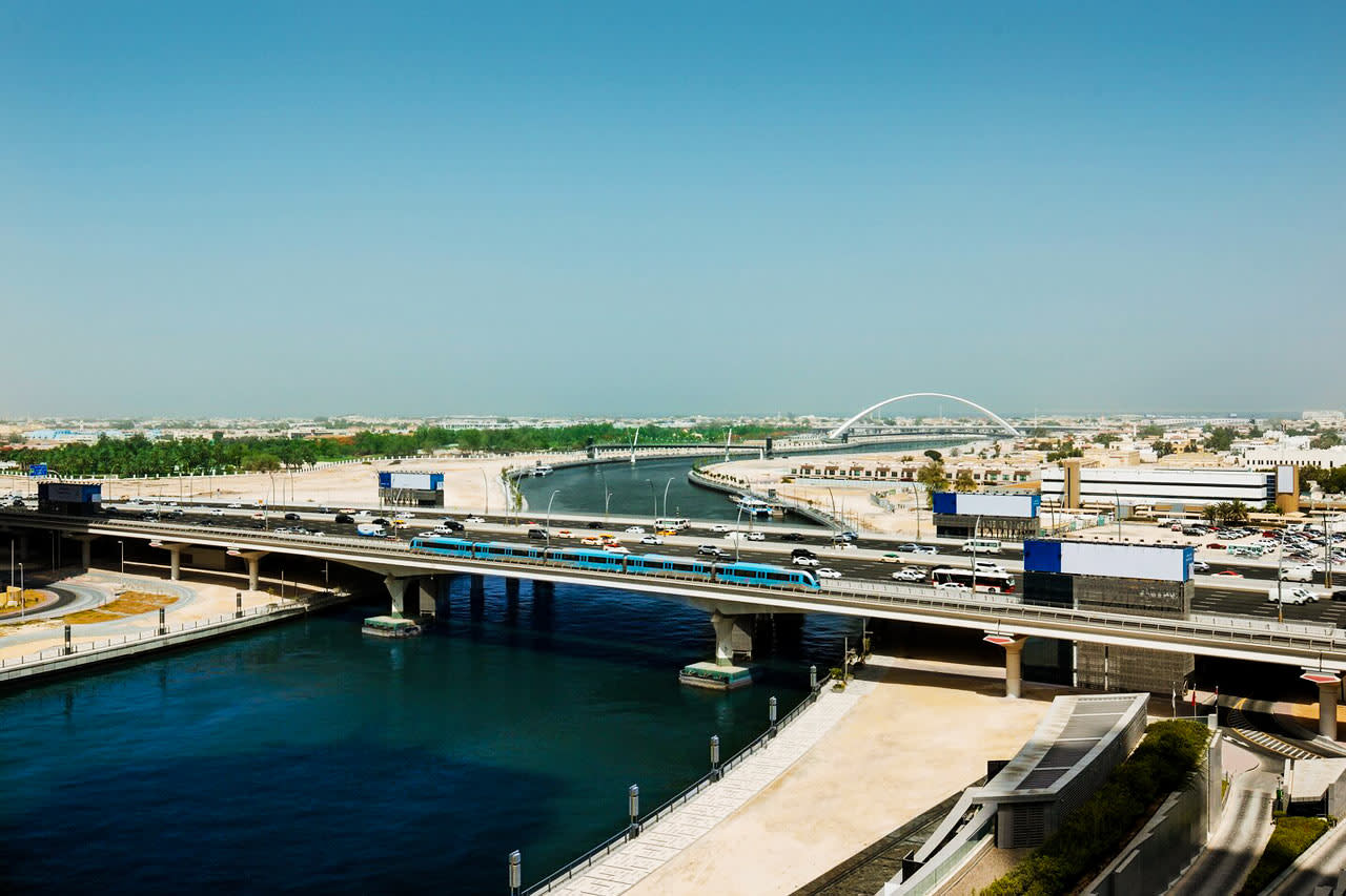 Näkymät Dubai Water Canalin suuntaan