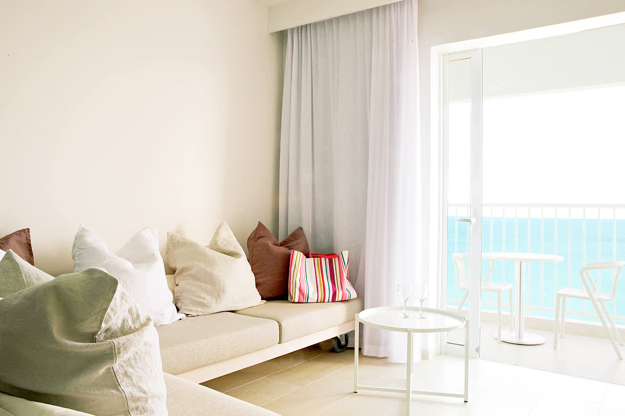 Käytännöllinen ja moderni. Generous suite, Ocean Beach Club.