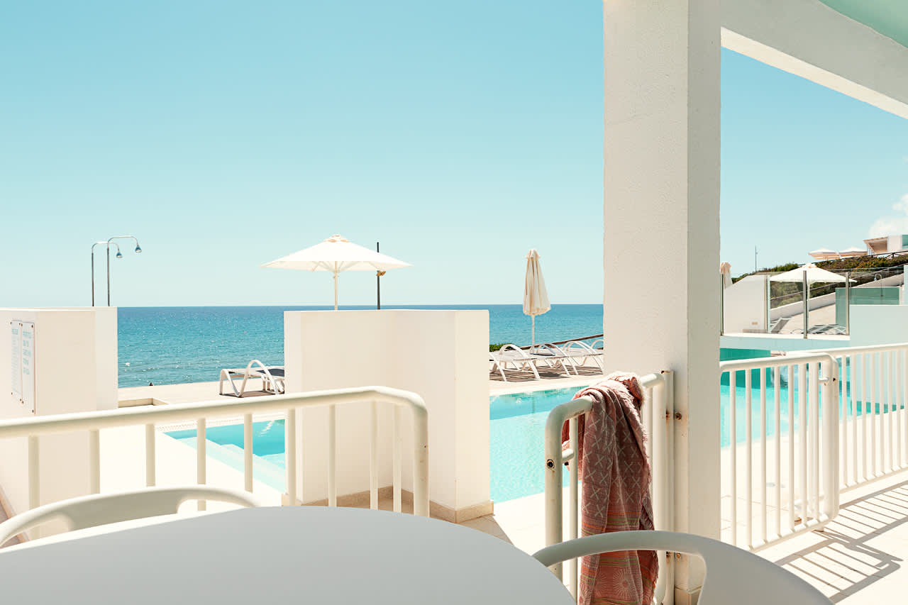 2 huoneen Club House Pool Suite, terrassi, merinäköala, lähinnä merta, pääsy jaettuun altaaseen