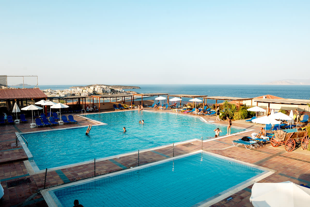 Miramare Resort & Spassa on useita uima-altaita ja lastenallas