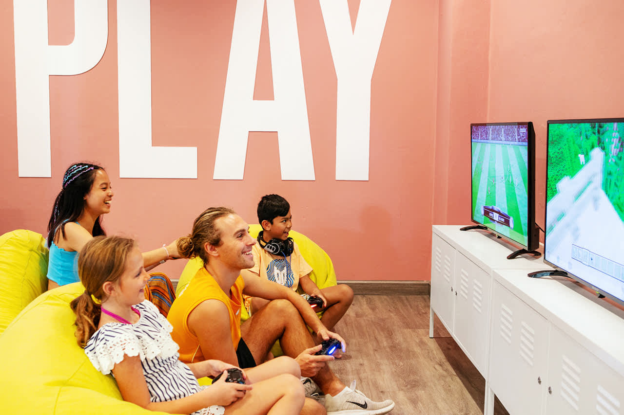Teen Loungessa voit pelata PlayStation 4:lla.