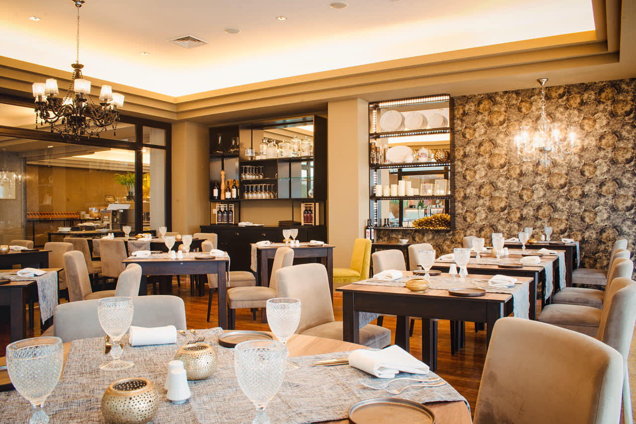 Hotellin à la carte -ravintolassa voi nauttia paikallisia portugalilaisia ja välimerellisiä ruokia