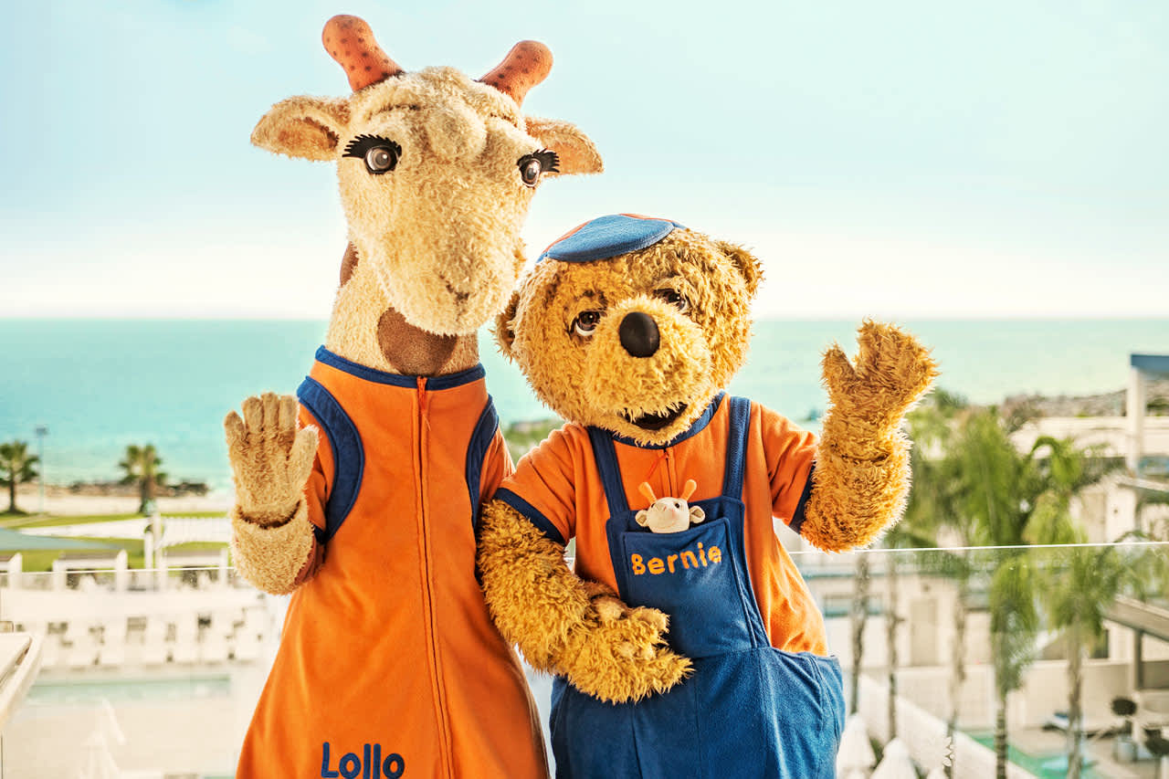 Lollo & Bernie toivottavat sinut tervetulleeksi Ocean Beach Club - Kypros -hotelliin