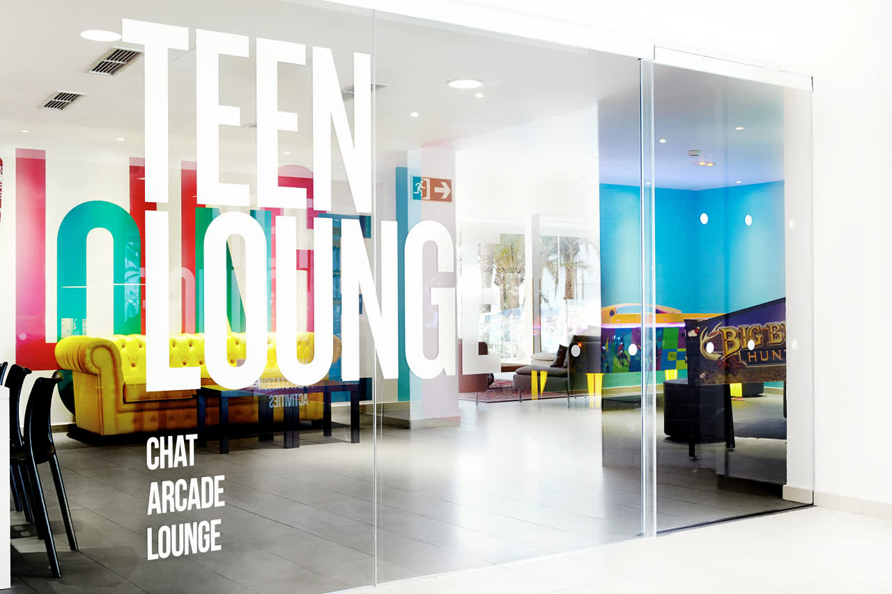 Teen Loungessa nuoriso voi viettää aikaansa samanikäisten seurassa