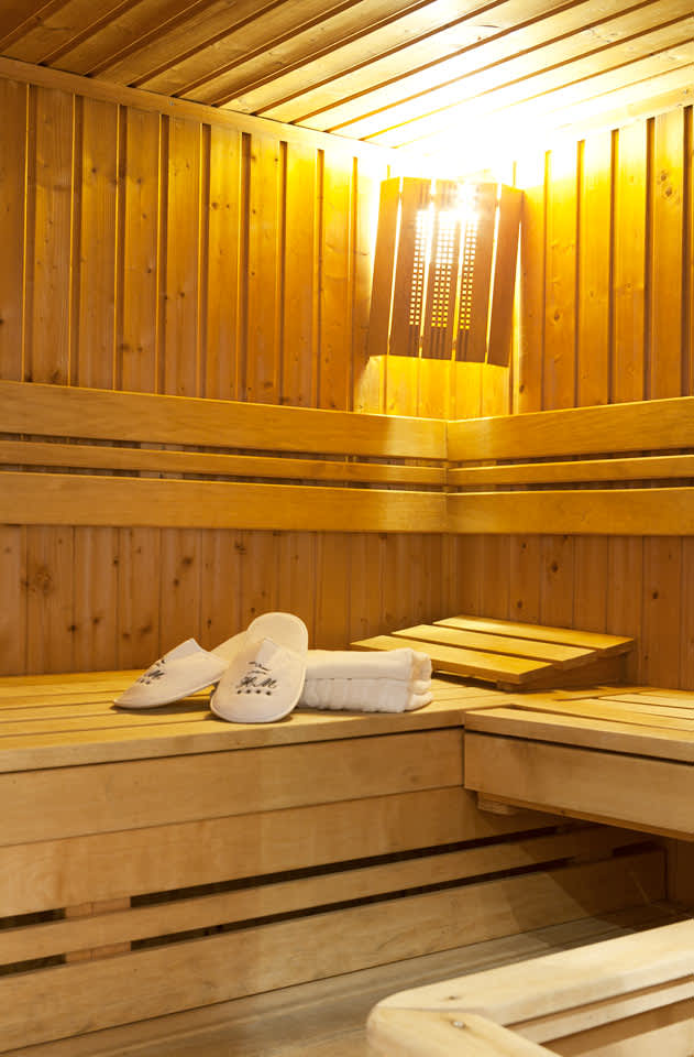 Hotellin spa-osastolla on sauna ja höyrysauna