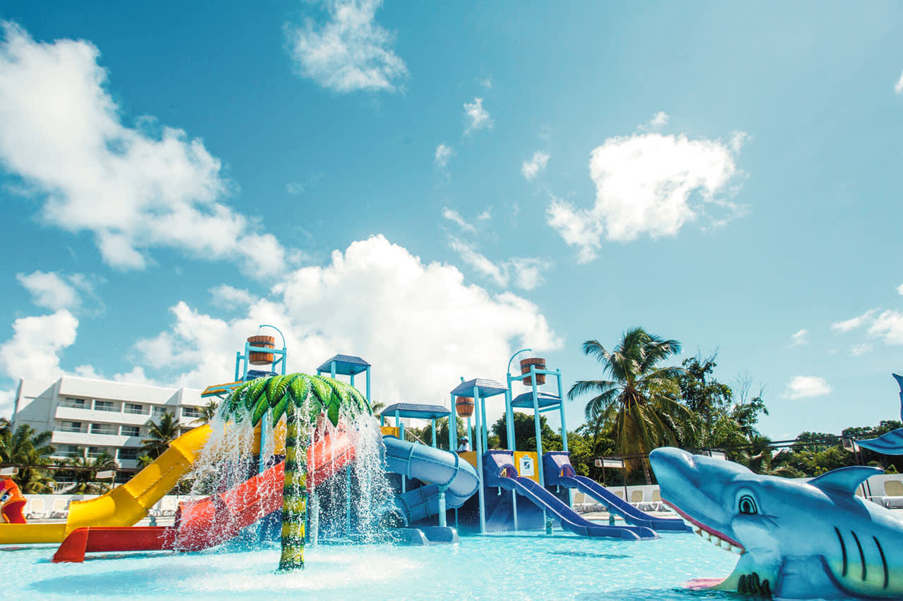 Water Splash World -vesipuisto, jossa on kuusi vesiliukumäkea, sijaitsee Punta Cana Riu Resortin alueella