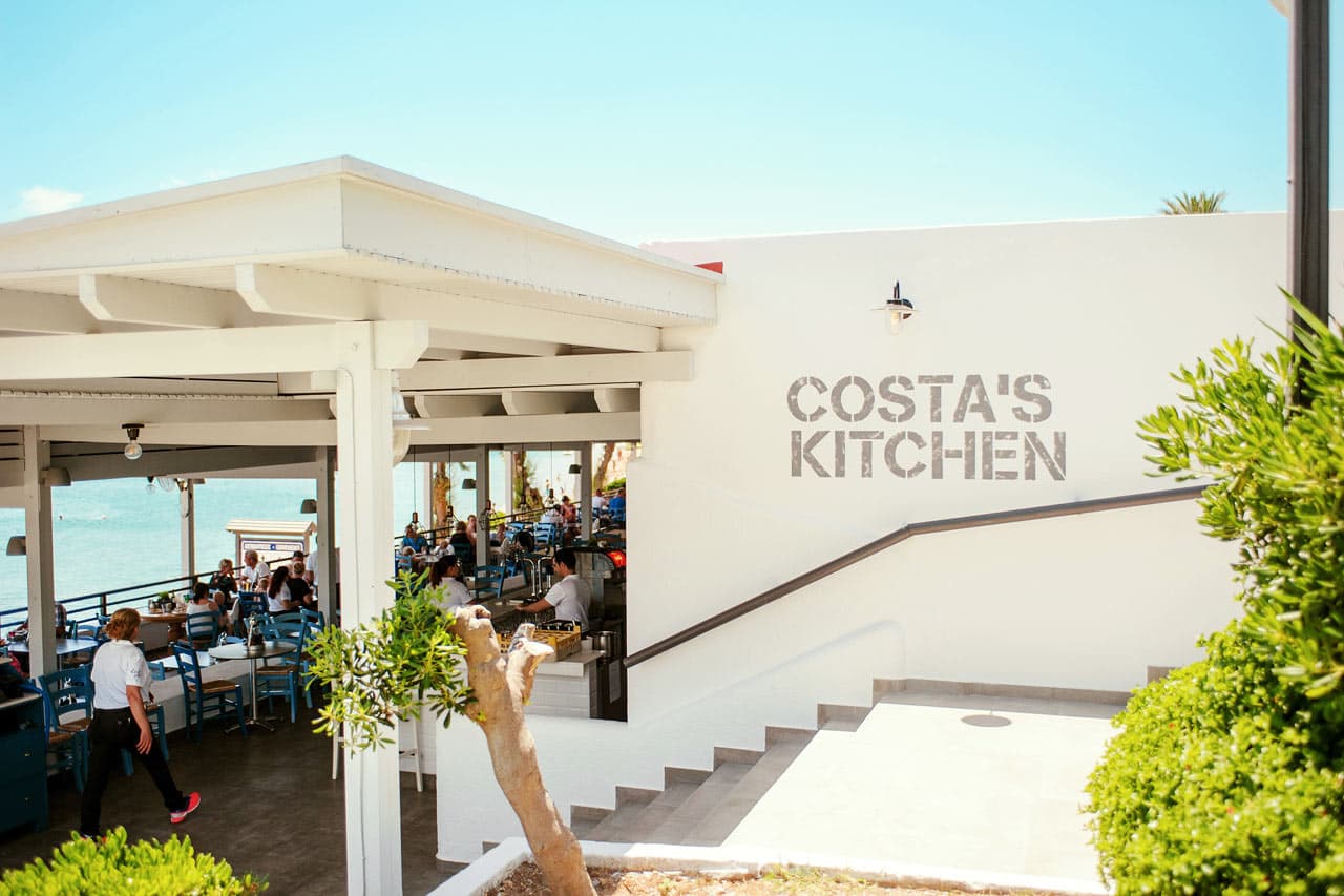 Costas Kitchen -ravintolassa on tarjolla sekä paikallisia ruokia että Sunwingin suosikkeja, kuten pizzoja ja hampurilaisia.