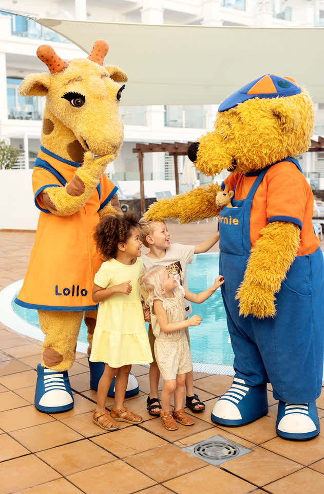 Lollo ja Bernie toivottavat kaikki lapset tervetulleeksi Sunwing Fañabé Beachiin.