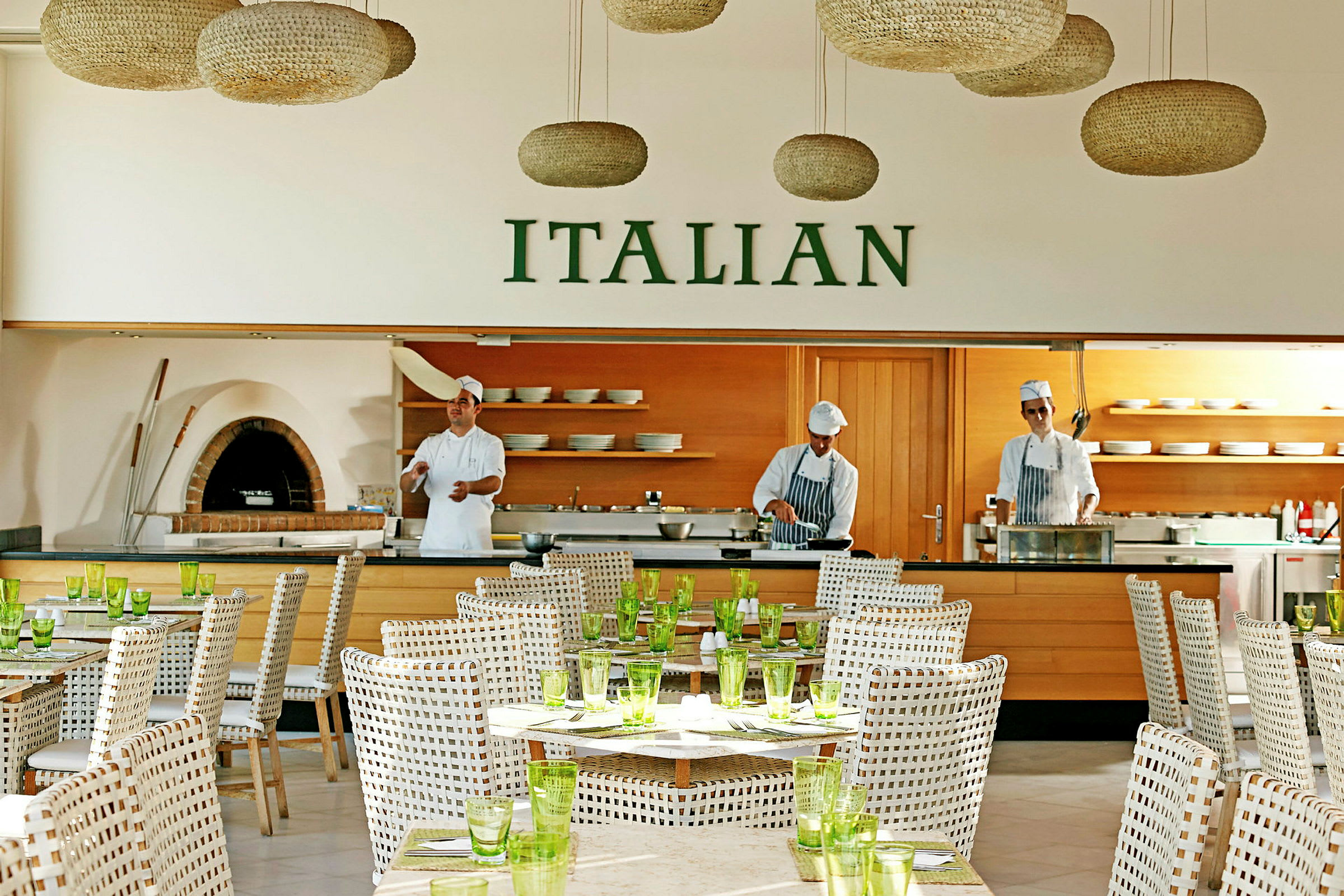 Ravintola, jossa on italialainen sisustus ja ruoanvalmistus. (Tekoälyn luoma teksti)